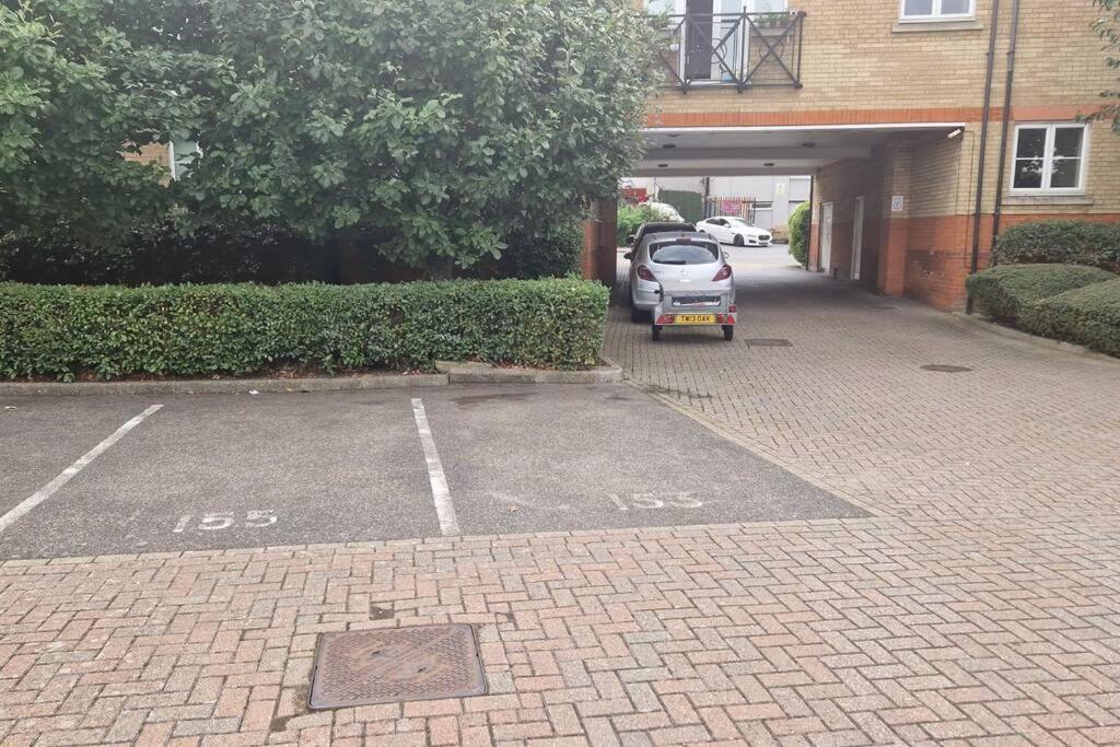 Greenhithe Cosy Apartment, Netflix And Sport Channels Exterior foto